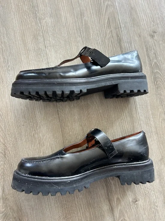 Reformation Black Patent Mary Jane Buckle Flats size 8 great condition - Picture 4 of 6